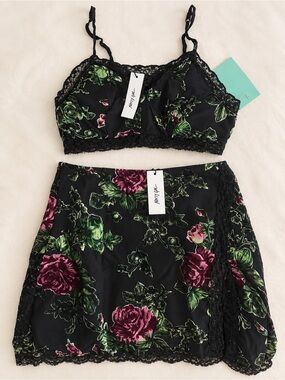 NWT Nasty Gal Floral Lace Bralette & Mini Skirt Set - Size 4 or 6